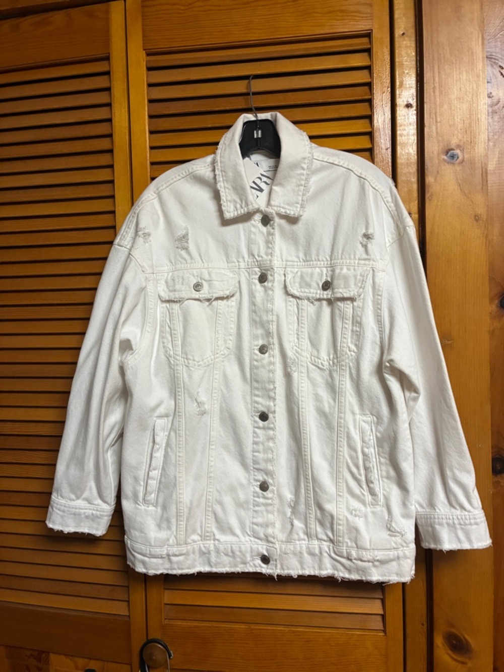 Zara White Distressed Denim Jacket - Button Front 4 packets nice Jacket